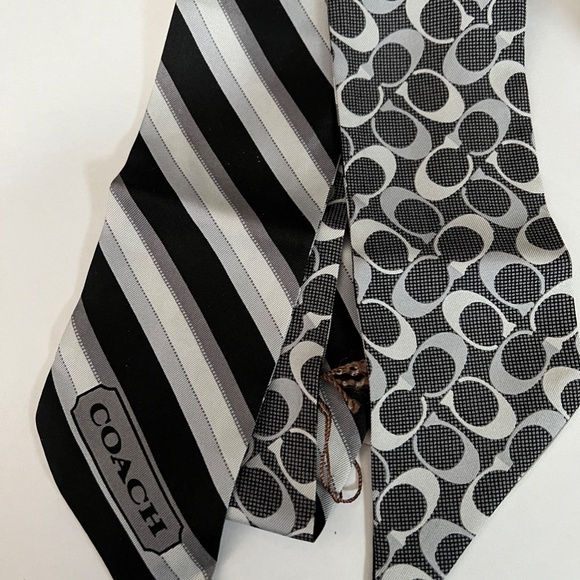 COACH SIGNATURE REVERSIBLE BLACK/WHITE/GRAY 100% SILK PONYTAIL SCARF NWT RETIRED - Picture 2 of 2